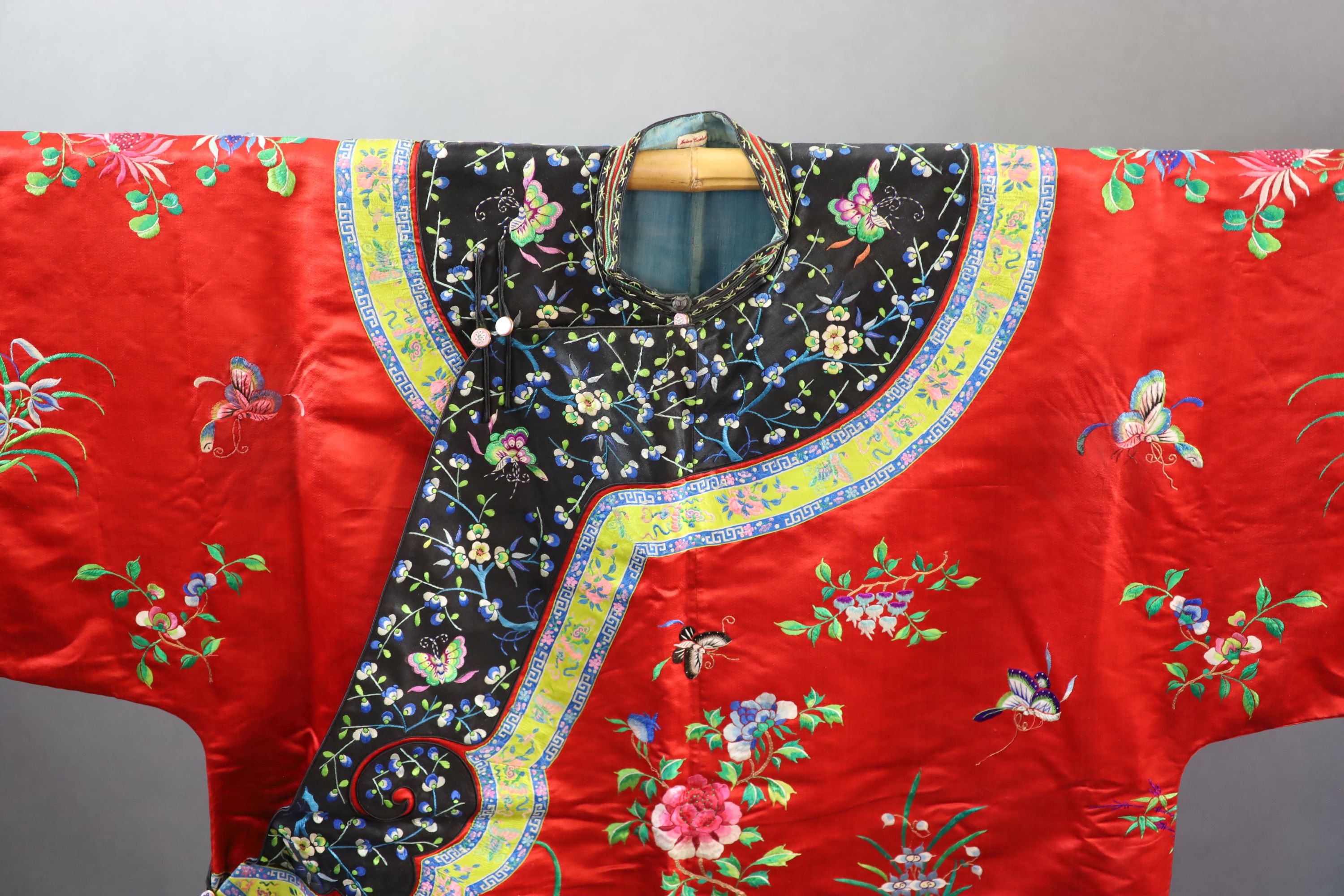 A Chinese red silk robe, early 20th century